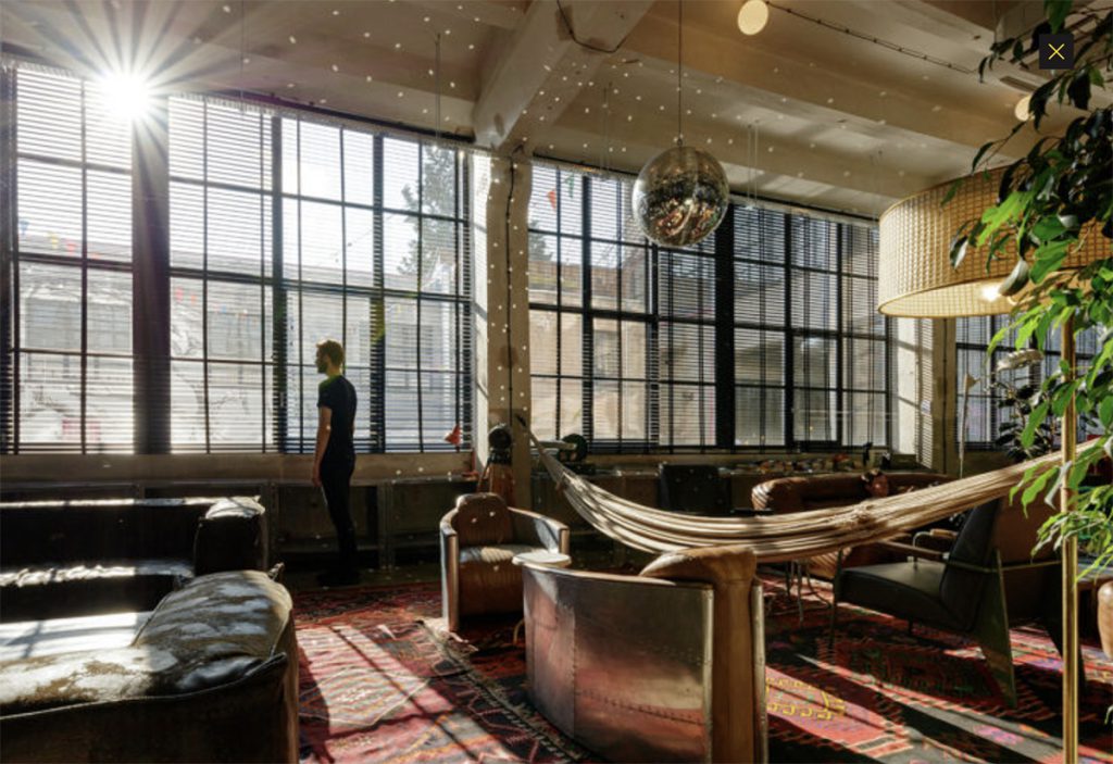 Հյուրանոցներ և հանրակացարաններ Վրաստանում. "Fabrika". Էժան հյուրանոց: Ստեղծագործական տարածք ձեր և ձեր ընկերների համար: