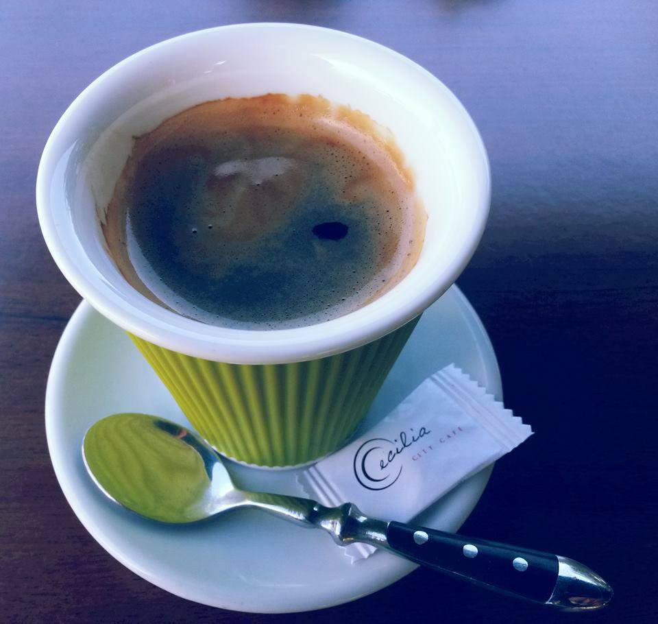 Tbilisinin qədim hissəsində xüsusi təamlar və atmosfer. Gürcüstanda dadlı yemək: "Cecilia" cafesi. Turistlər üçün bələdçi, restoranlar, otellər