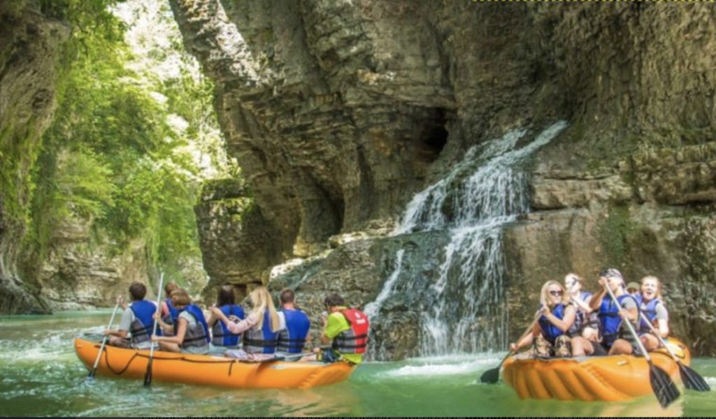 Gürcüstanda turlar və ekskursiyalar: Levon Travel. Gürcüstanda daha az tanınan yerləri kəşf edin. Səyahətinizi maraqlı və macəra dolu edin