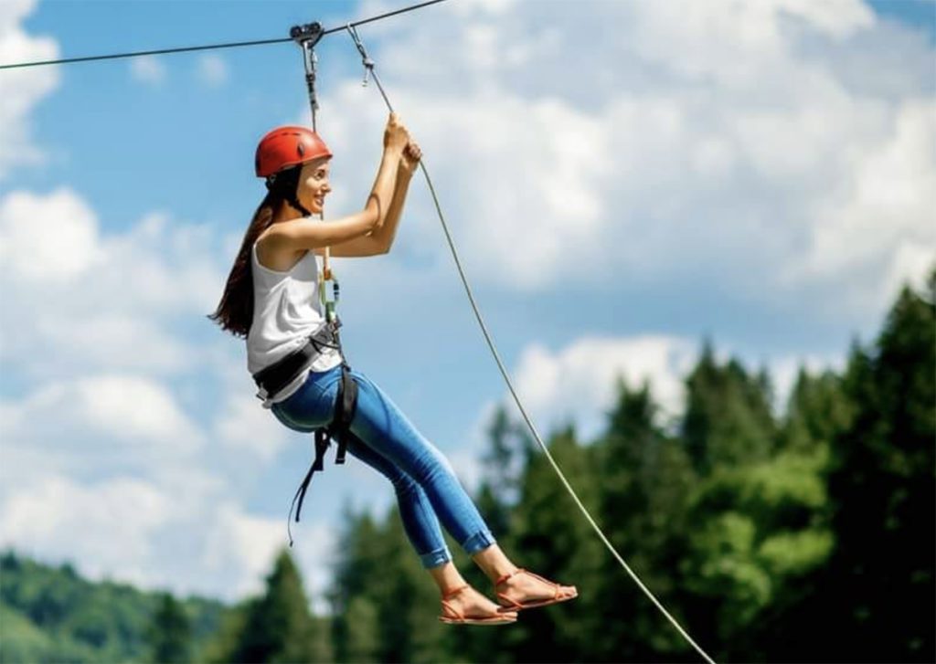 Gürcüstanda əyləncə və istirahət: Tısbağa gölündəki Zipline. Gürcüstanda və Avropada ən uzun zipline Tbilisidə yerləşir. Turistlər üçün bələdçi