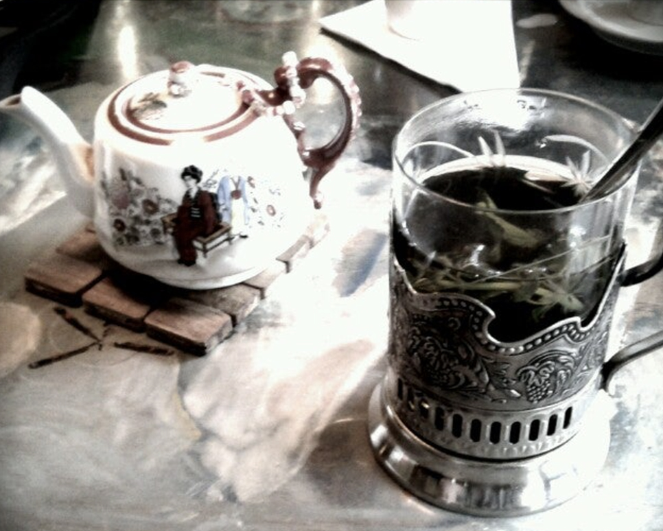 Tbilisinin qədim hissəsində xüsusi təamlar və atmosfer. Gürcüstanda dadlı yemək: "Gabriadze" cafesi. Turistlər üçün bələdçi, restoranlar, otellər