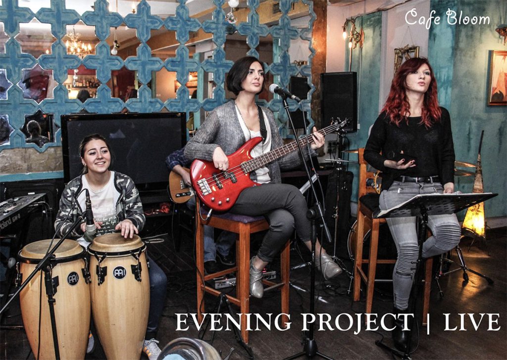 Tbilisinin qədim hissəsində xüsusi təamlar və atmosfer. Gürcüstanda dadlı yemək: "Bloom" kafesi. Turistlər üçün bələdçi, restoranlar, otellər