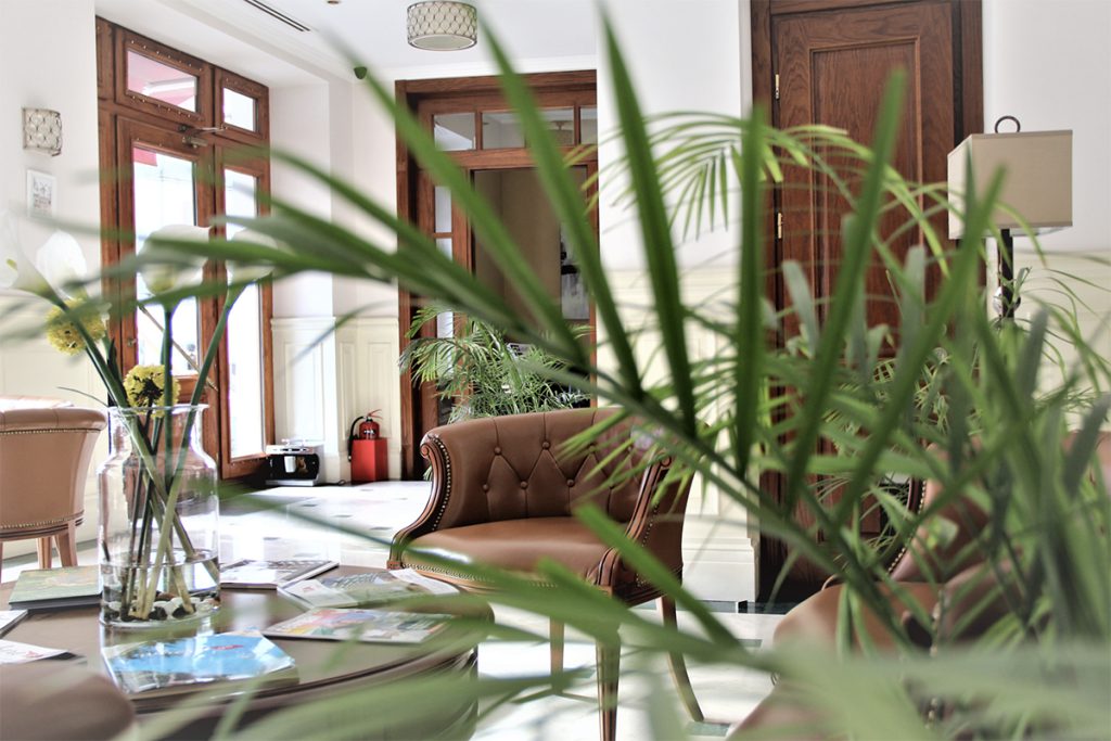 Tbilisidə turizm bölgəsi, şəhərin tarixi hissəsi. Mağazaların, və əyləncə məkanlarının böyük çeşidi. Gürcüstanda otel və hostellər: Sharden Villa.