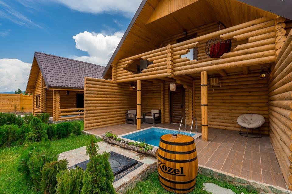 Вкусно поесть в Грузии: ресторан спа-центр Laznia. Особая еда и атмосфера в старом городе в Тбилиси. Путеводитель для туристов