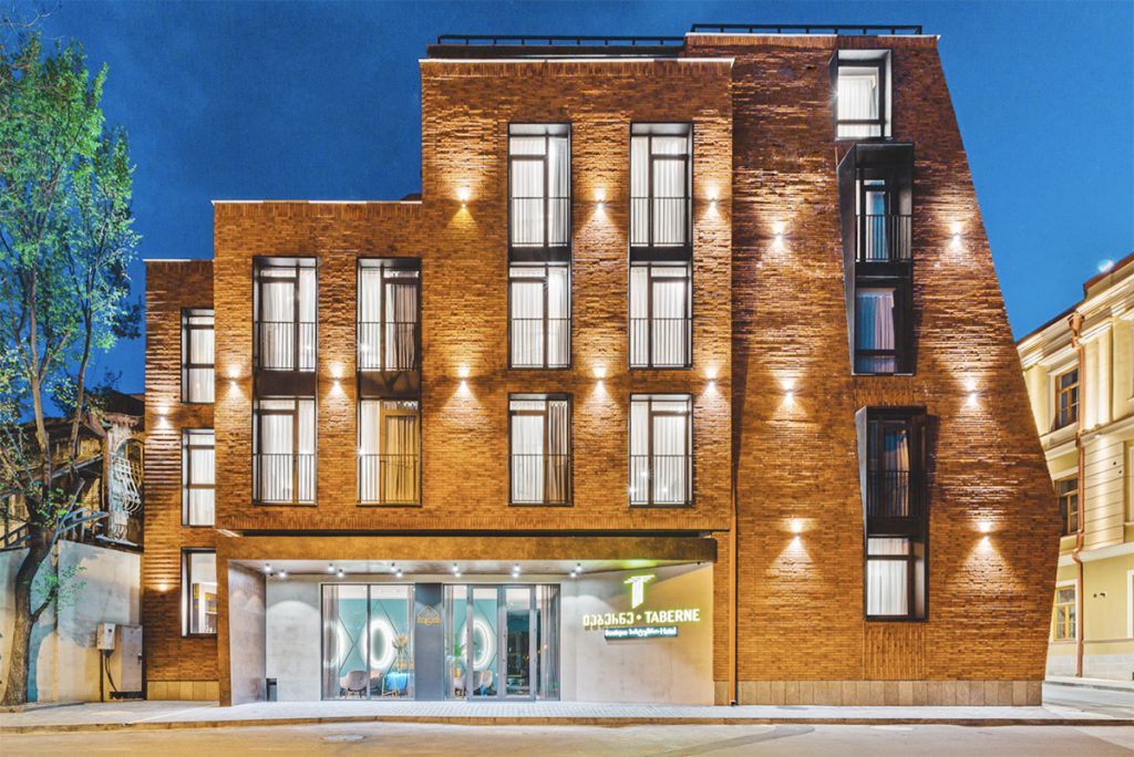 Туристический район в Тбилиси, широкий выбор магазинов, ресторанов и развлечений, историческая часть города. Отели и хостелы в Грузии: "Таберне"