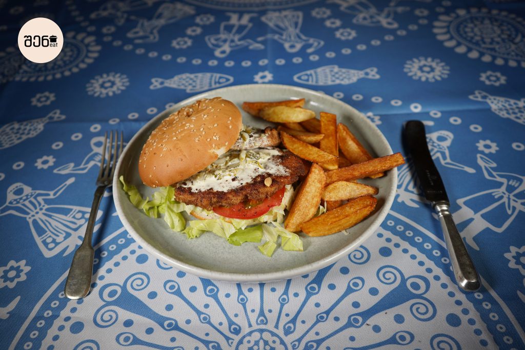 Best places to eat in Georgia: Sheneat food delivery. Unique food and warm atmosphere in the heart of old Tbilisi. Guide for tourists