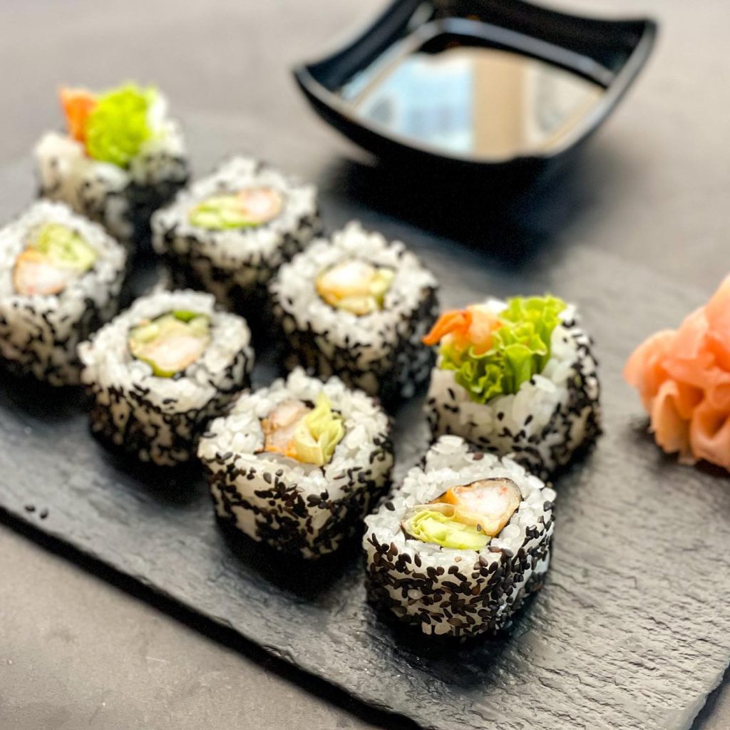Best places to eat in Georgia: Mochi restaurant. Unique food and warm atmosphere in the heart of old Tbilisi. Guide for tourists